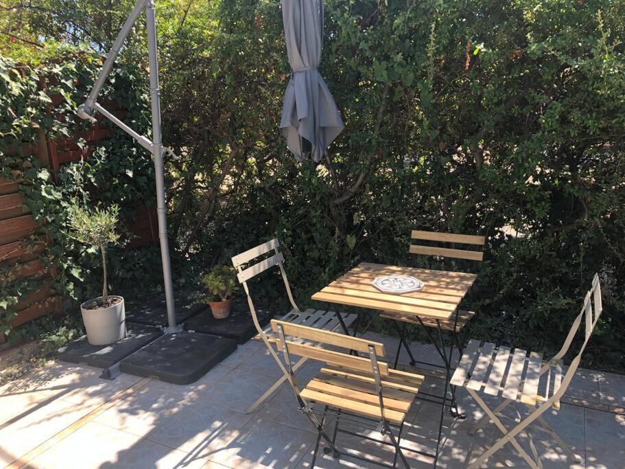Grand Studio Veranda Et Terrasse 卡尔特汉 外观 照片
